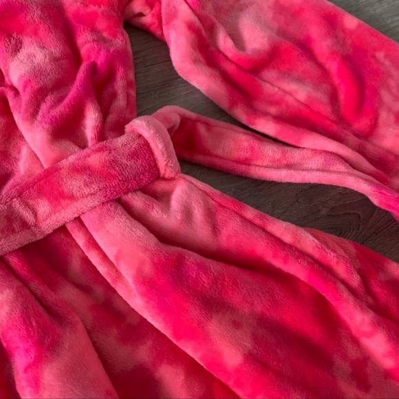 Juicy Couture Hot Pink Tie-Dye Fleece Robe - Picture 5 of 8